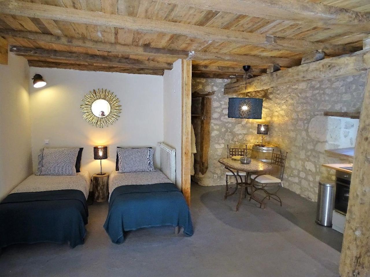 Cave Le Vieux Manoir Apartment Valeilles Exterior photo