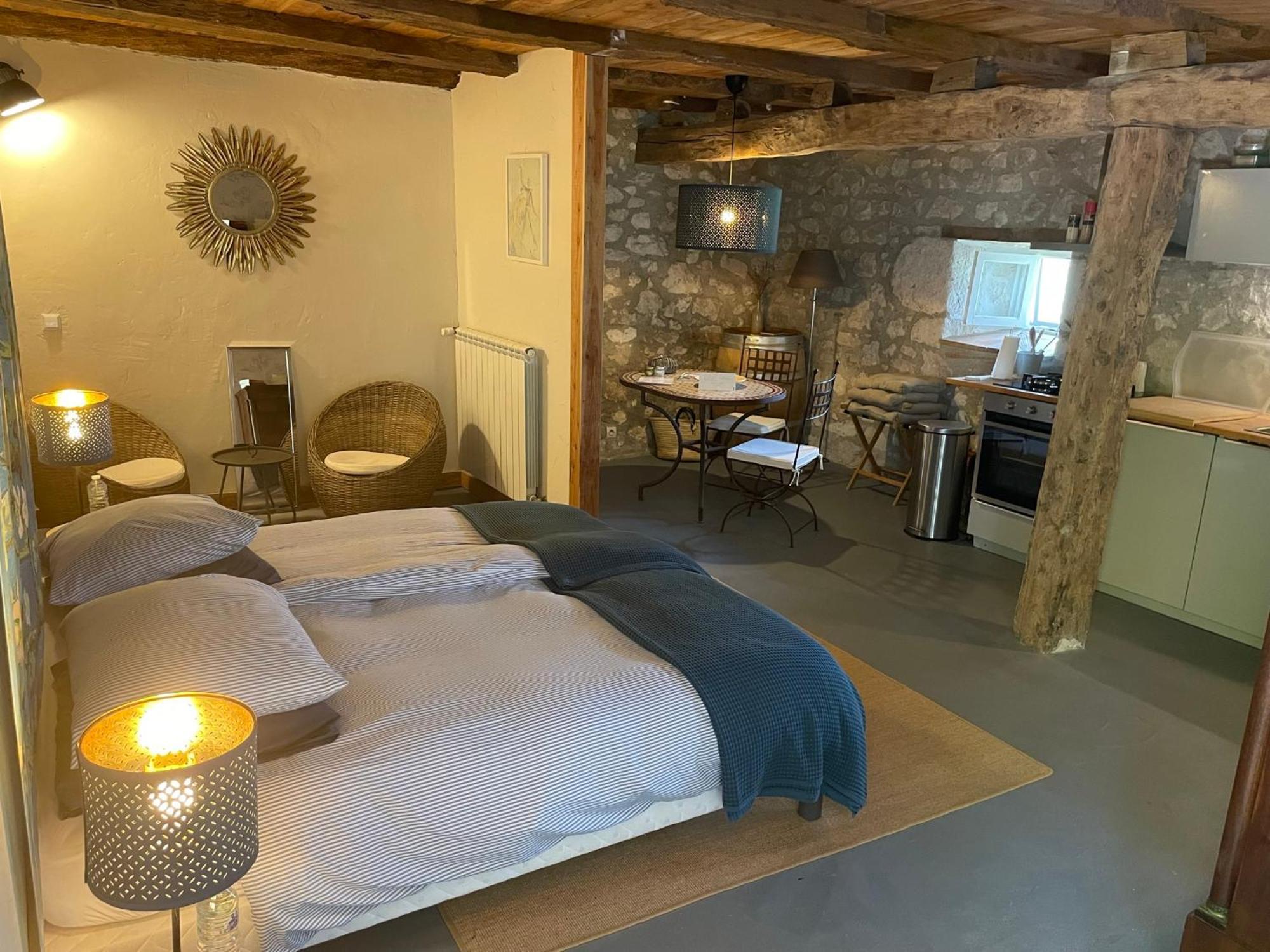 Cave Le Vieux Manoir Apartment Valeilles Exterior photo